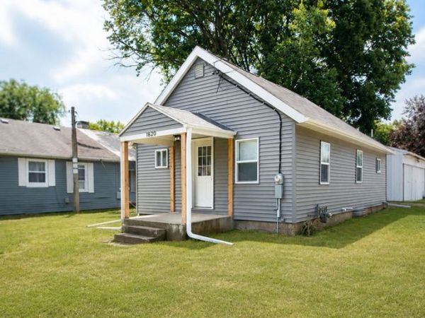 1820 W 9th Street , Dixon, IL 61021