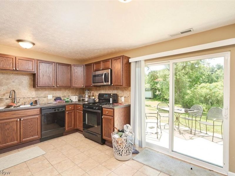 890-892 Irish Road, Kent, OH 44240 Photo 5