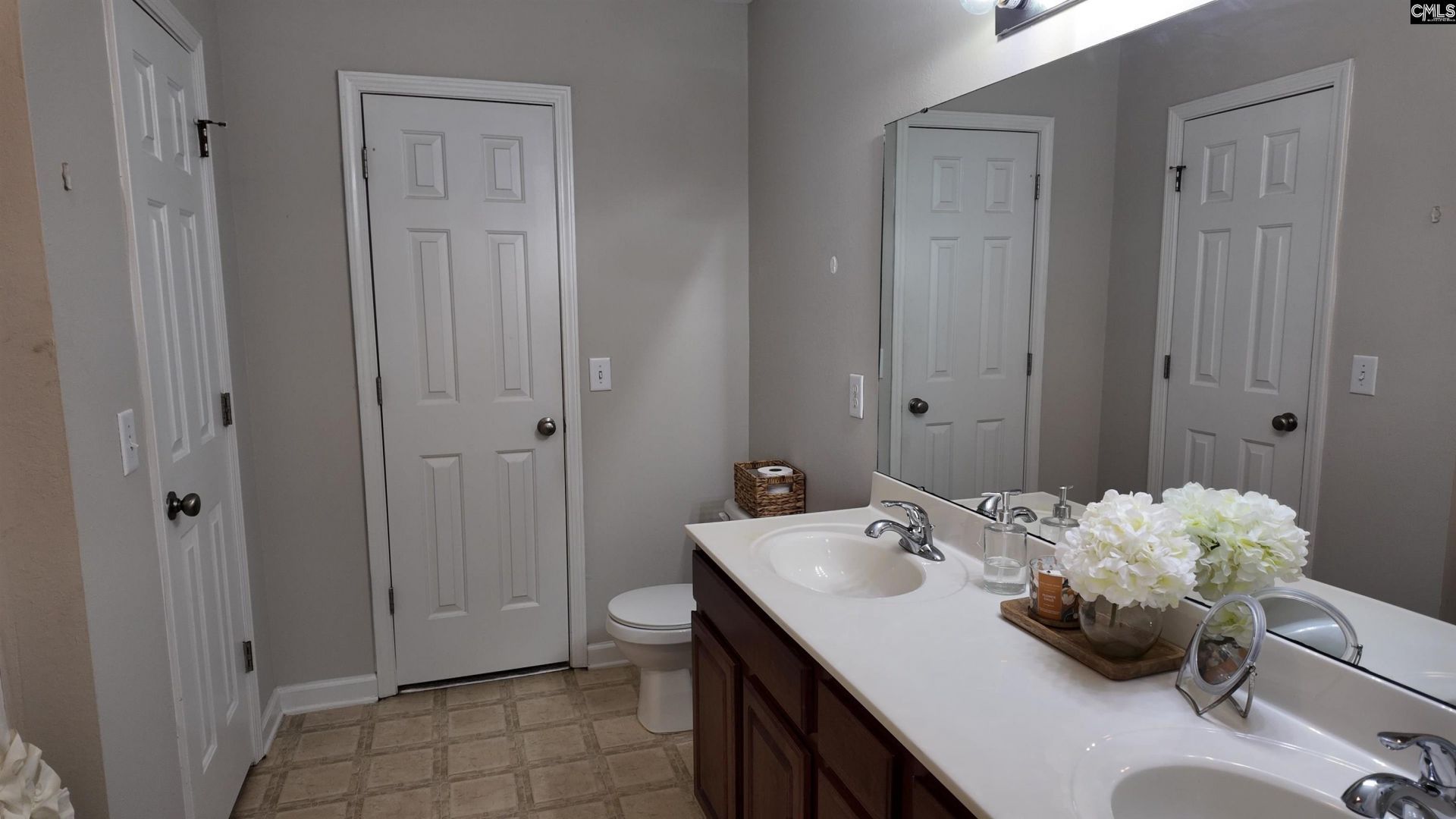 317 Eagle Feather Loop Photo 16