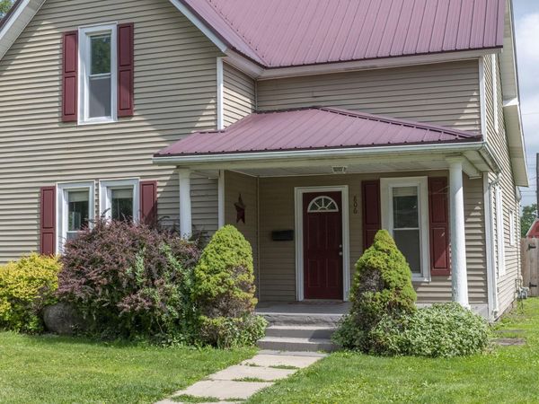 806 E Walnut Street, Nappanee, IN 46550