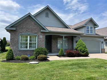 6843 LockHaven Drive, Lockport, NY 14094