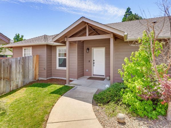 1003 SE Grandview Avenue, Grants Pass, OR 97527
