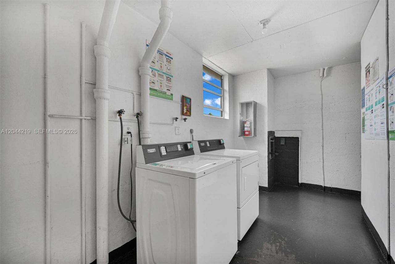 942 NE 199th St , Unit 4E, Miami, FL 33179 Photo