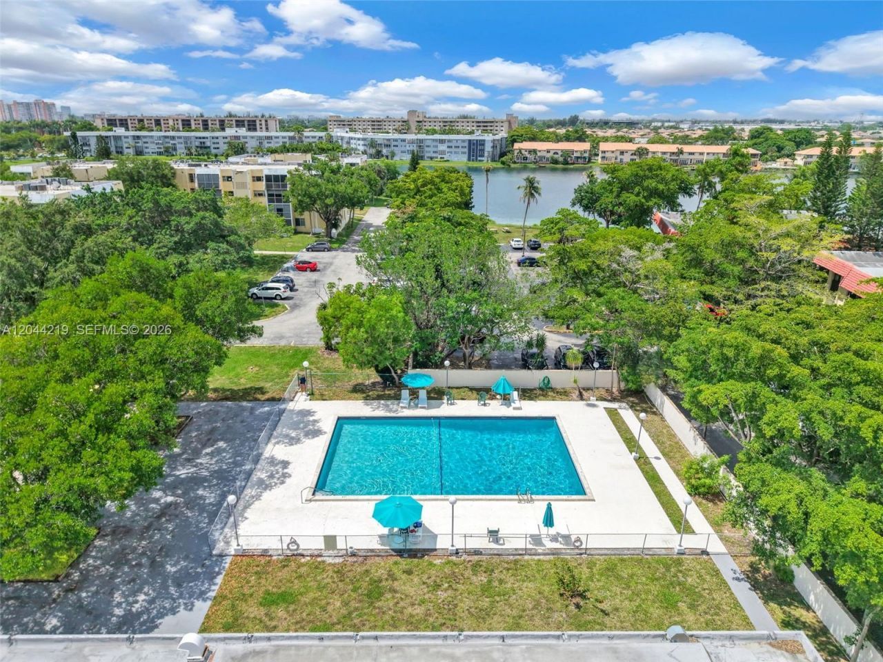 942 NE 199th St , Unit 4E, Miami, FL 33179 Photo