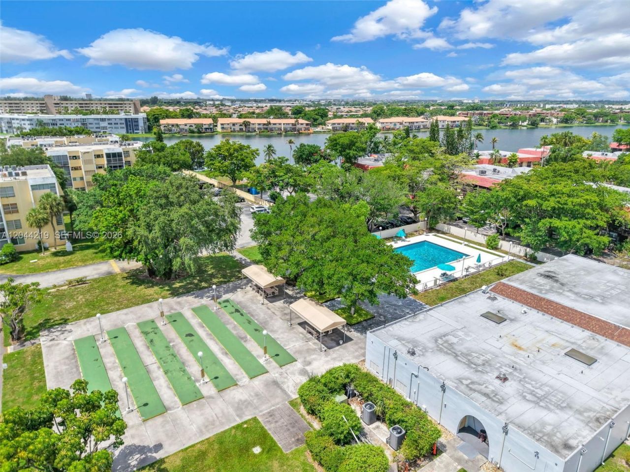 942 NE 199th St , Unit 4E, Miami, FL 33179 Photo
