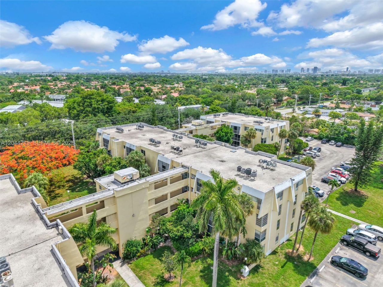 942 NE 199th St , Unit 4E, Miami, FL 33179 Photo
