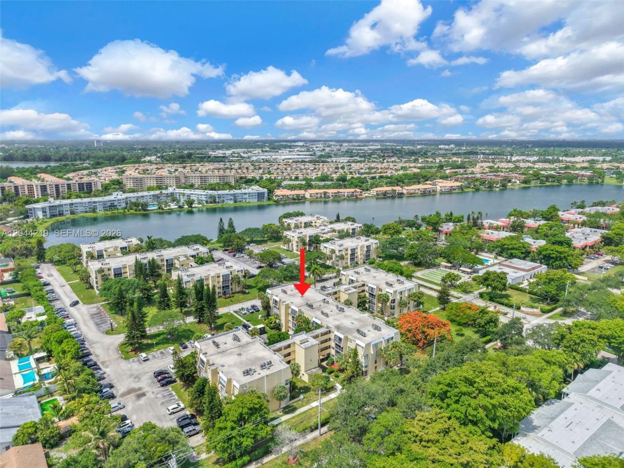 942 NE 199th St , Unit 4E, Miami, FL 33179 Photo