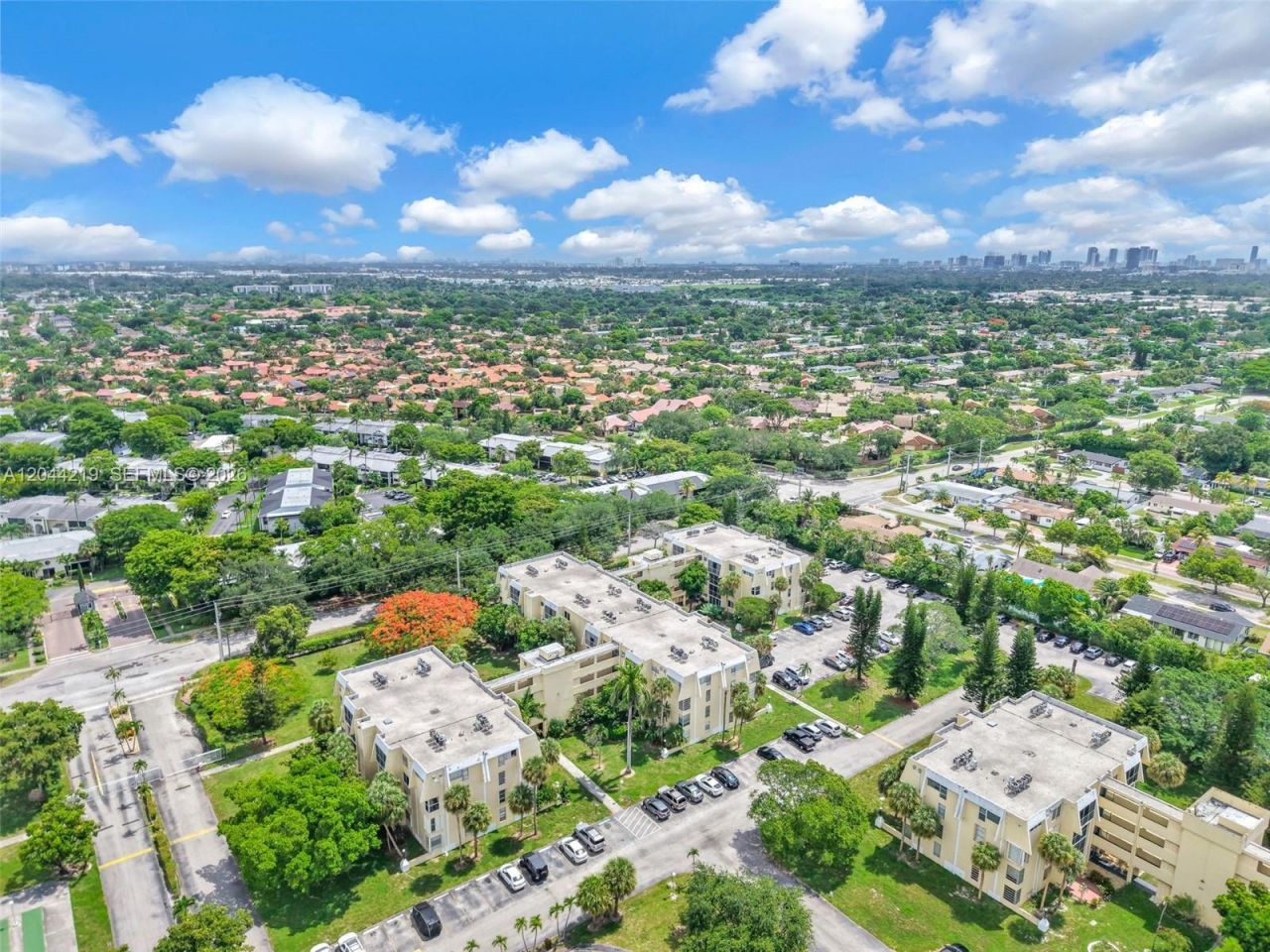 942 NE 199th St , Unit 4E, Miami, FL 33179 Photo