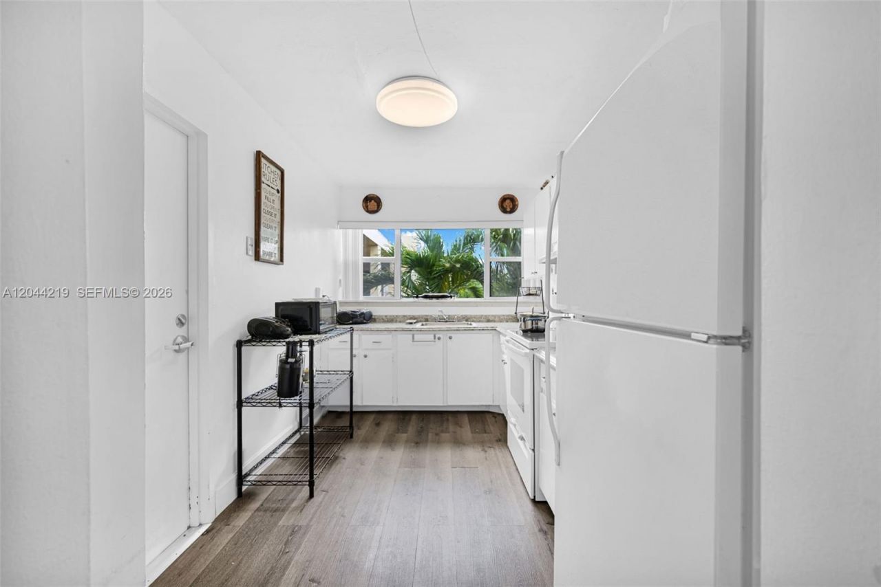 942 NE 199th St , Unit 4E, Miami, FL 33179 Photo