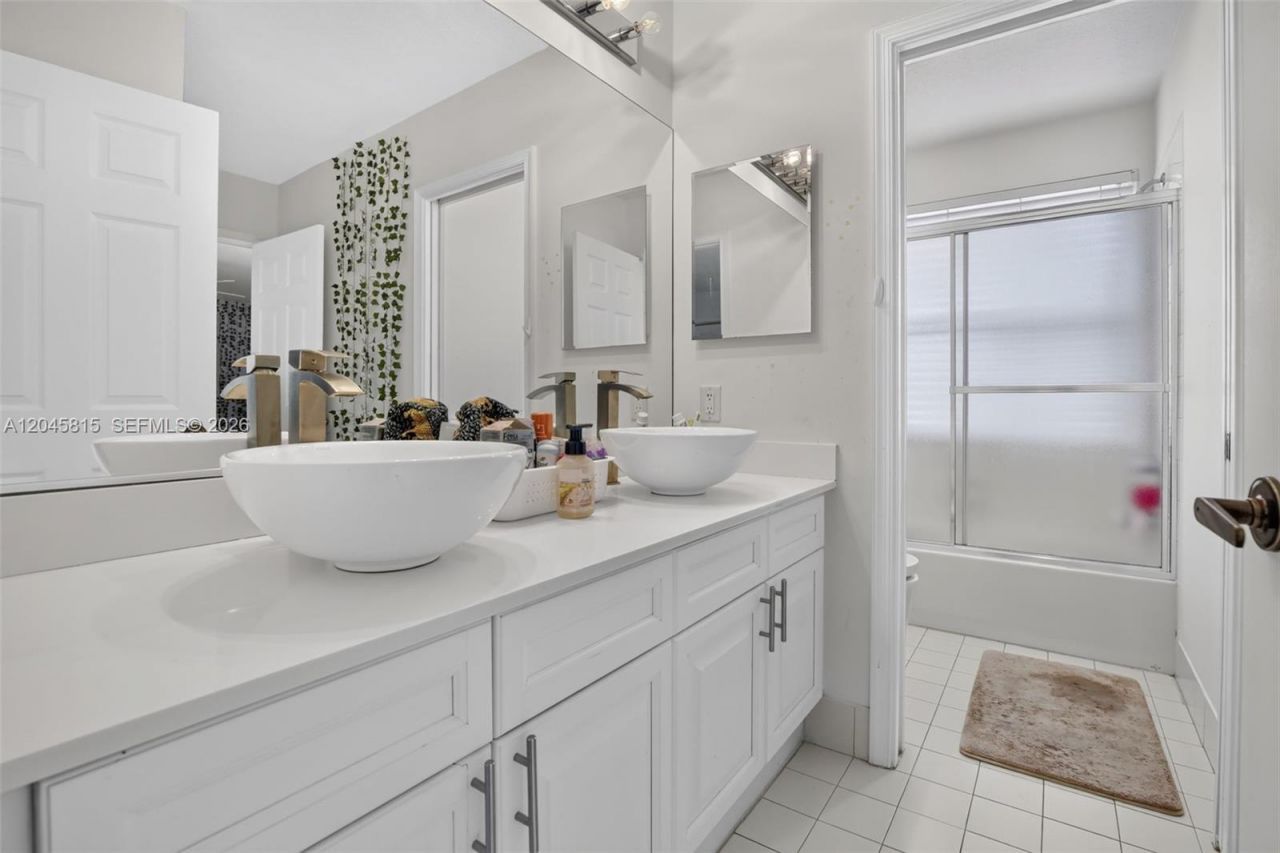 981 Waterside Cir, Weston, FL 33327 Photo