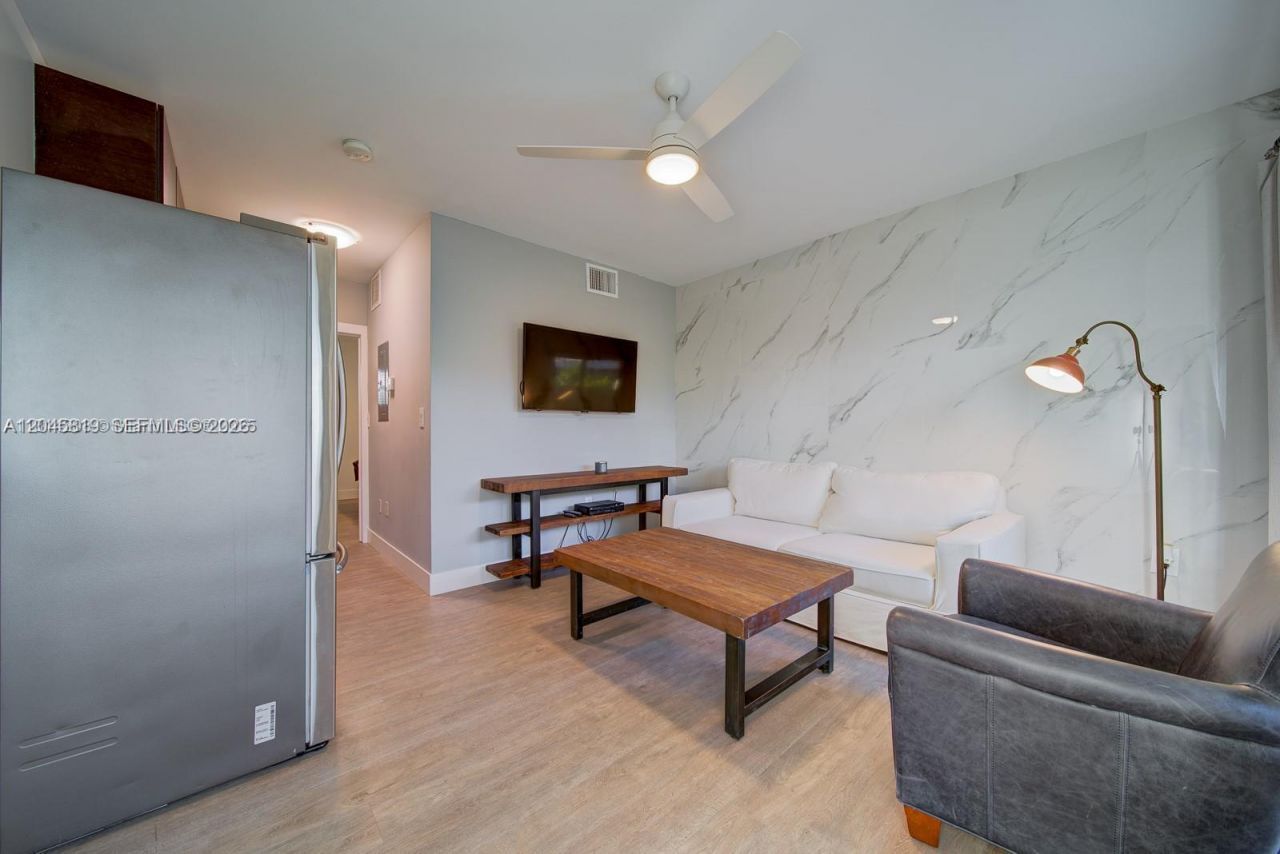 1568 Pennsylvania , Unit 325, Miami Beach, FL 33139 Photo