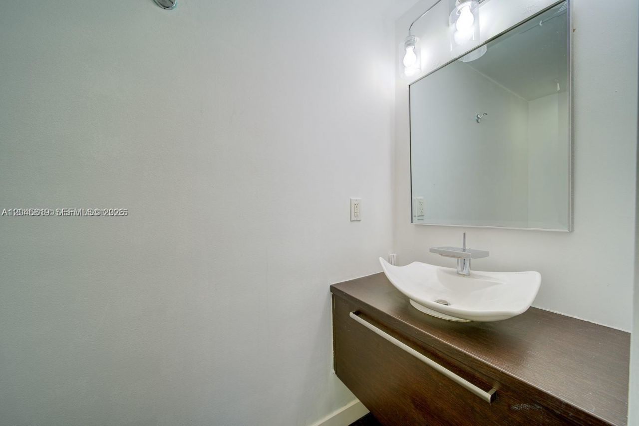 1568 Pennsylvania , Unit 325, Miami Beach, FL 33139 Photo