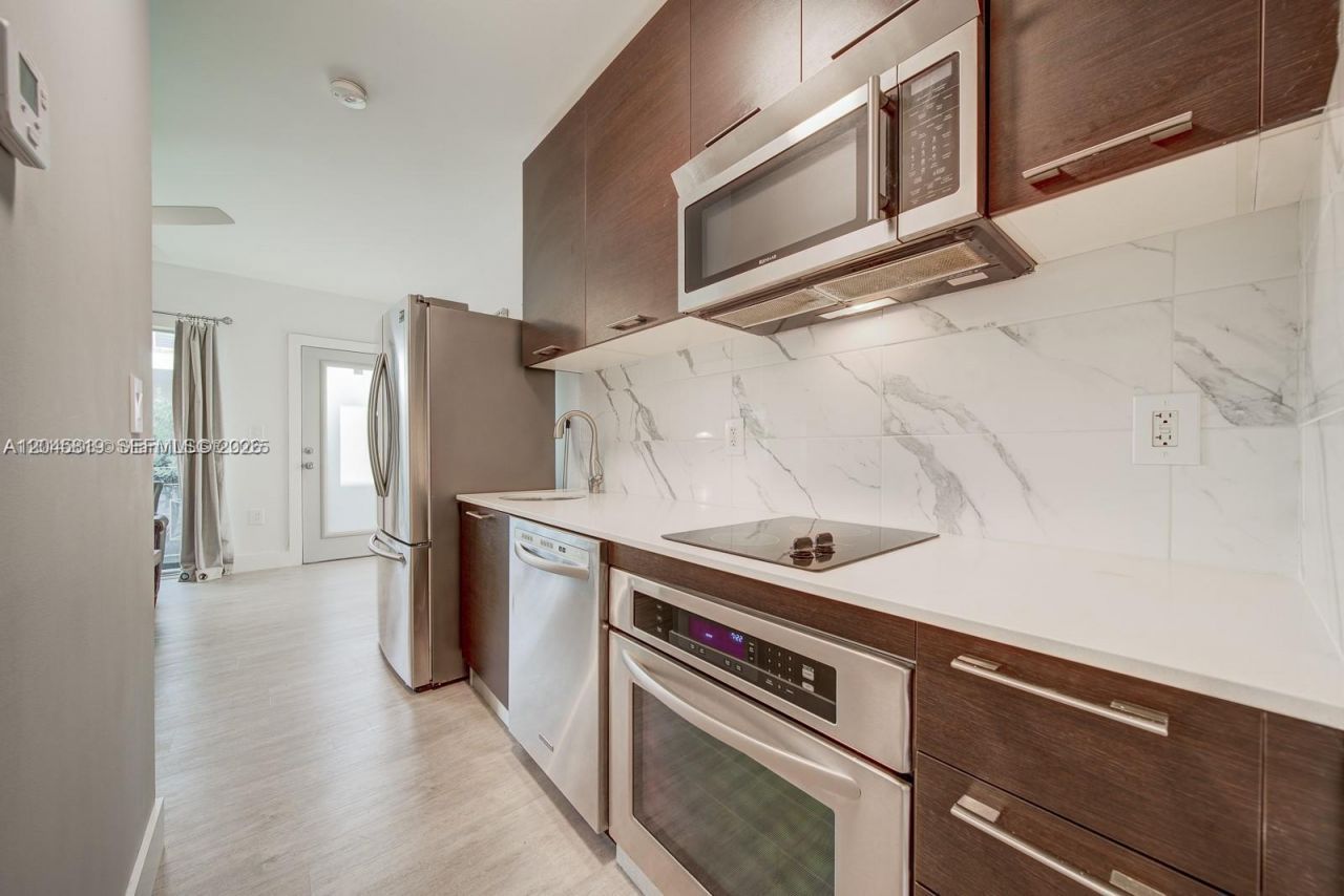 1568 Pennsylvania , Unit 325, Miami Beach, FL 33139 Photo