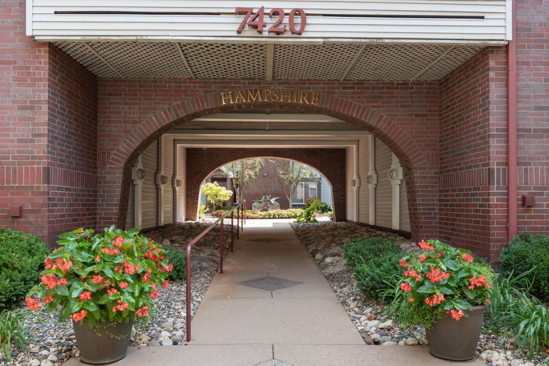 7420 Edinborough Way, Unit 6105, Edina, MN 55435 Main Photo