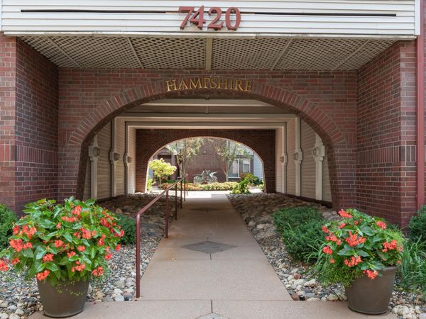 7420 Edinborough Way, Unit 6105, Edina, MN 55435