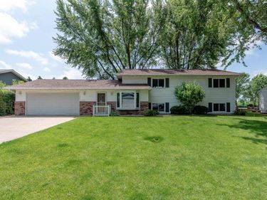 211 Holly Lane, Janesville, MN 56048