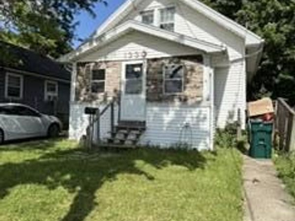 1330 Lansing Avenue, Lansing, MI 48915
