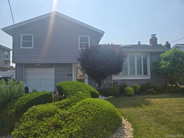 31 Oxford Road, East Rockaway, NY 11518