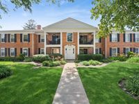 510 Shorely Drive, Barrington, IL 60010 primary photo