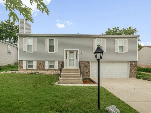 1260 Waterbury Lane , Roselle, IL 60172