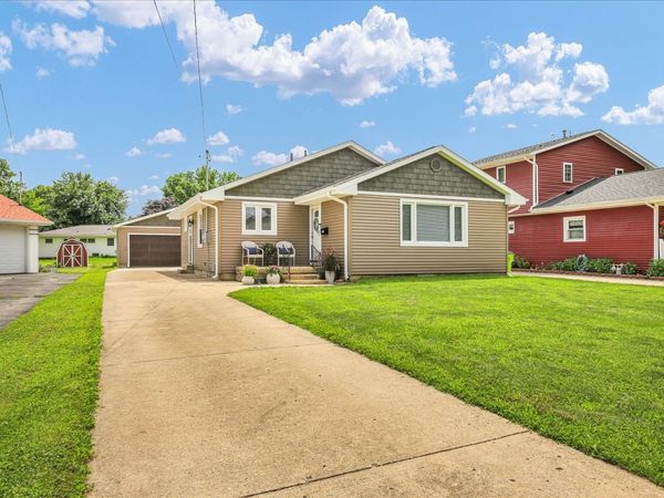 615 E Newkirk Street , Tuscola, IL 61953