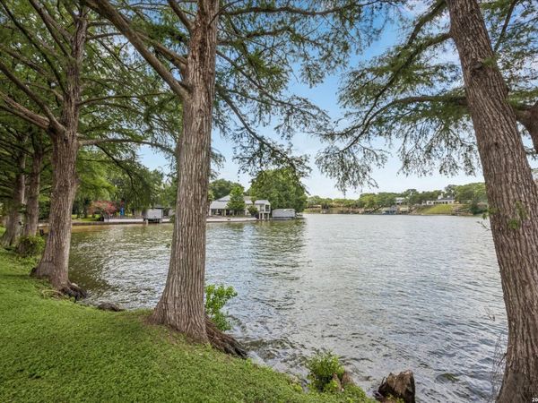 1024 TERMINAL LOOP RD, McQueeney, TX 78123
