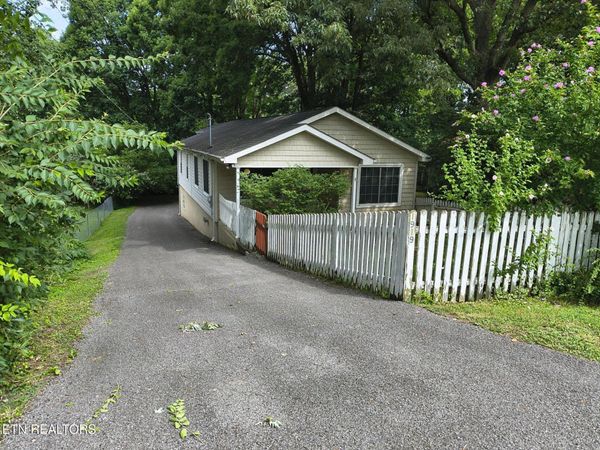 1919 Shasta Rd, Maryville, TN 37801