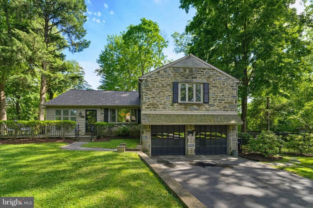 1070 BLUE ROCK LANE , BLUE BELL, PA 19422