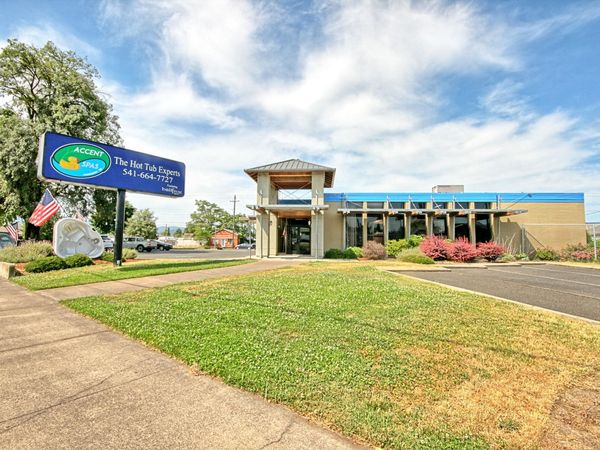 1025 Court Street, Medford, OR 97501