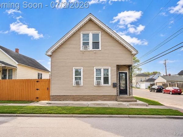 2433 Zinow Street, Hamtramck, MI 48212