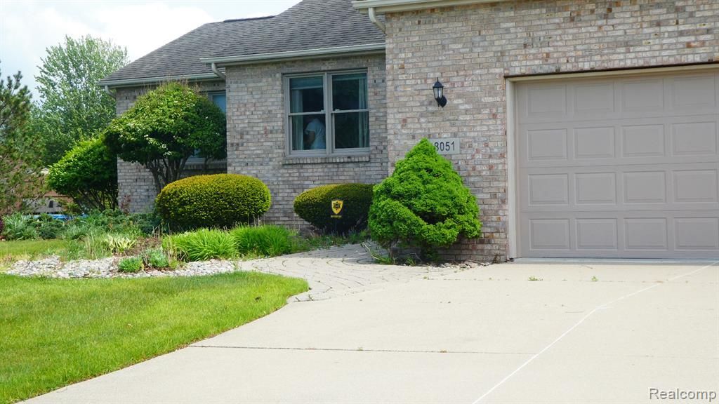 8051 Prestonwood Court, Flushing Township, MI 48433 Main Photo