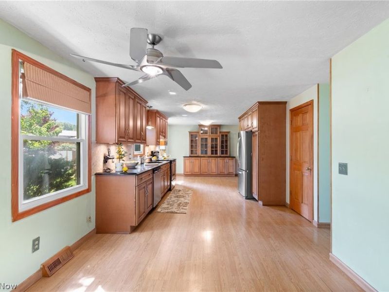2329 Oak Point Drive , Akron, OH 44321 Photo 10