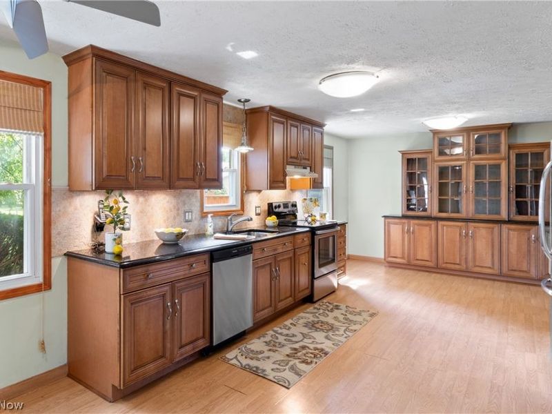 2329 Oak Point Drive , Akron, OH 44321 Photo 6