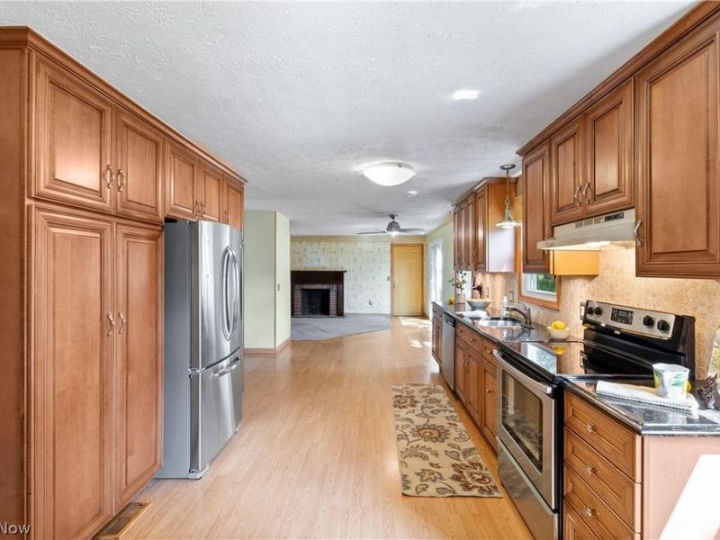2329 Oak Point Drive , Akron, OH 44321 Photo 7