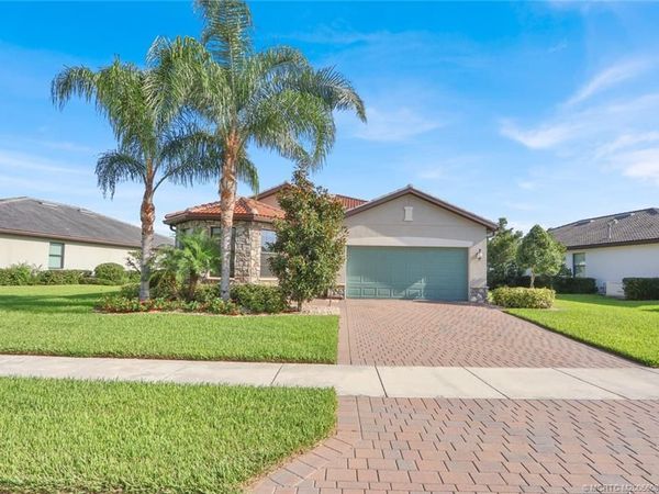 466 SE Vallarta Drive , Port St Lucie, FL 34984