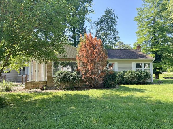 515 E Cedar Avenue , Duquoin, IL 62832