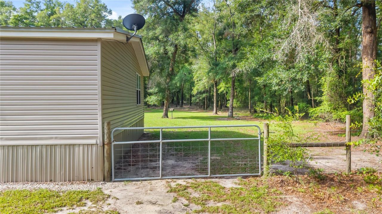 6679 NW 27th Place , Bell, FL 32619 Photo