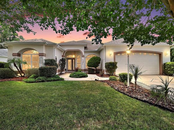 542 LOMA PASEO DRIVE, LADY LAKE, FL 32159