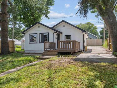 2210 N 60 Street, Omaha, NE 68104
