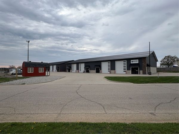 855 Vernon Valley Drive , Cedar Rapids, IA 52403
