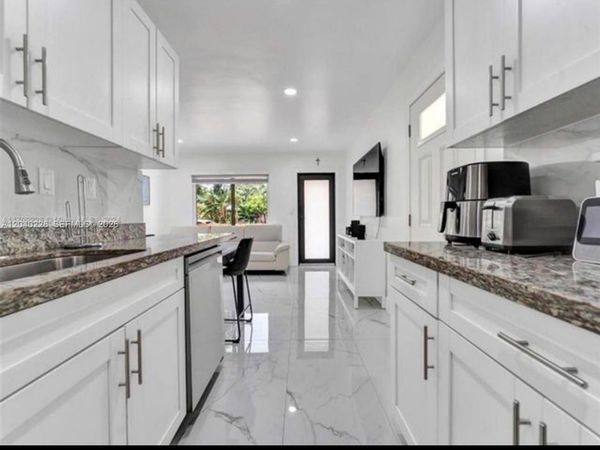 2730 NE 16th ave , Pompano Beach, FL 33064