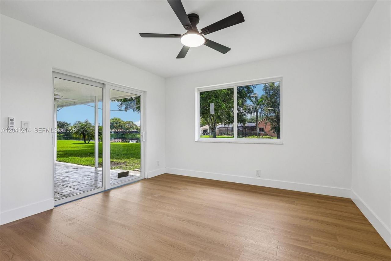 15010 E Falcons Lea Dr, Davie, FL 33331 Photo