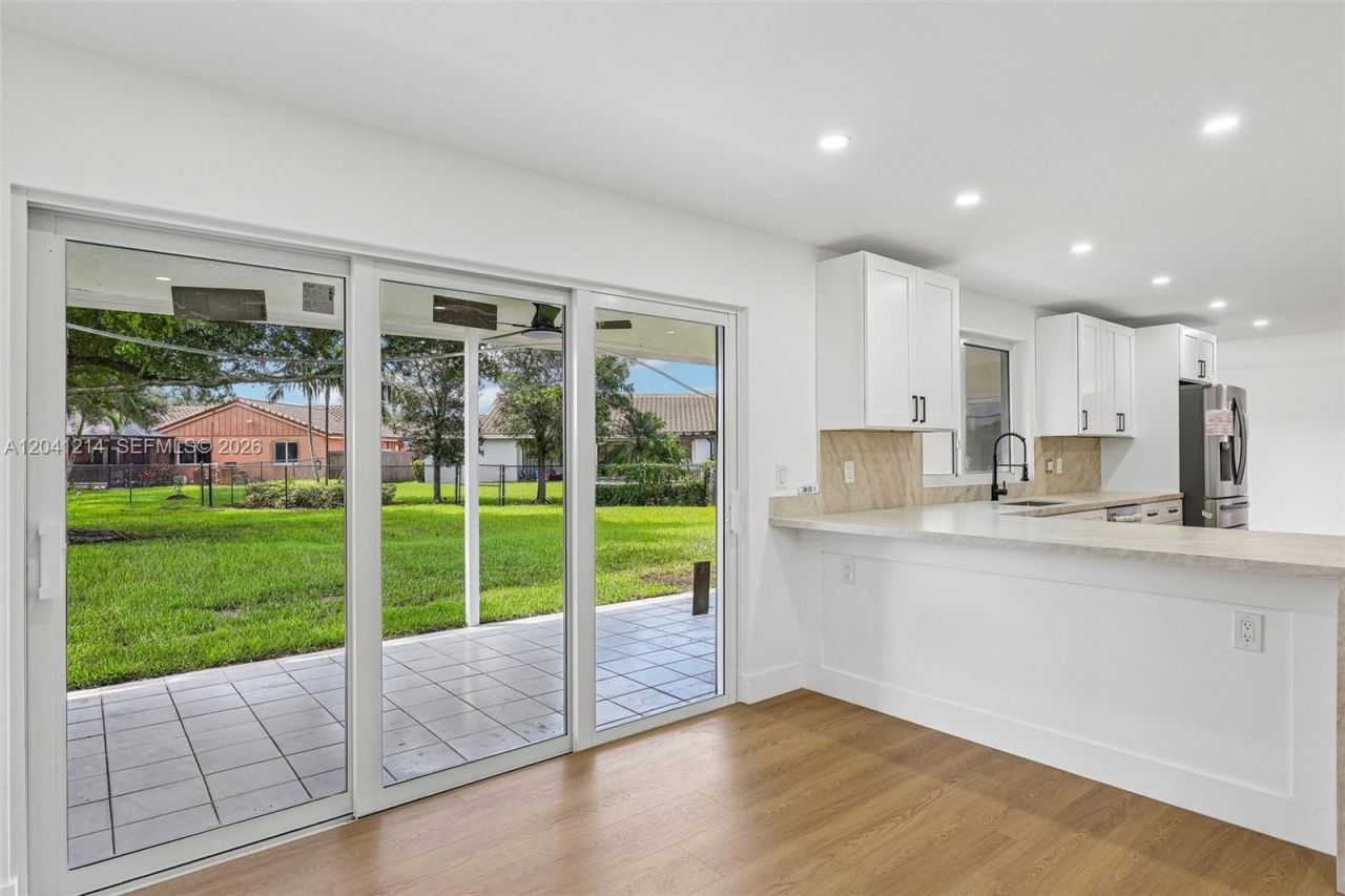 15010 E Falcons Lea Dr, Davie, FL 33331 Photo