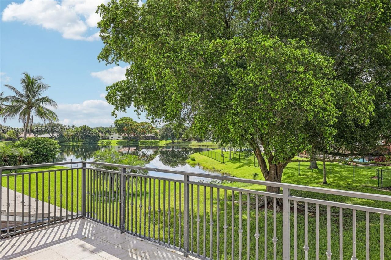 15010 E Falcons Lea Dr, Davie, FL 33331 Photo