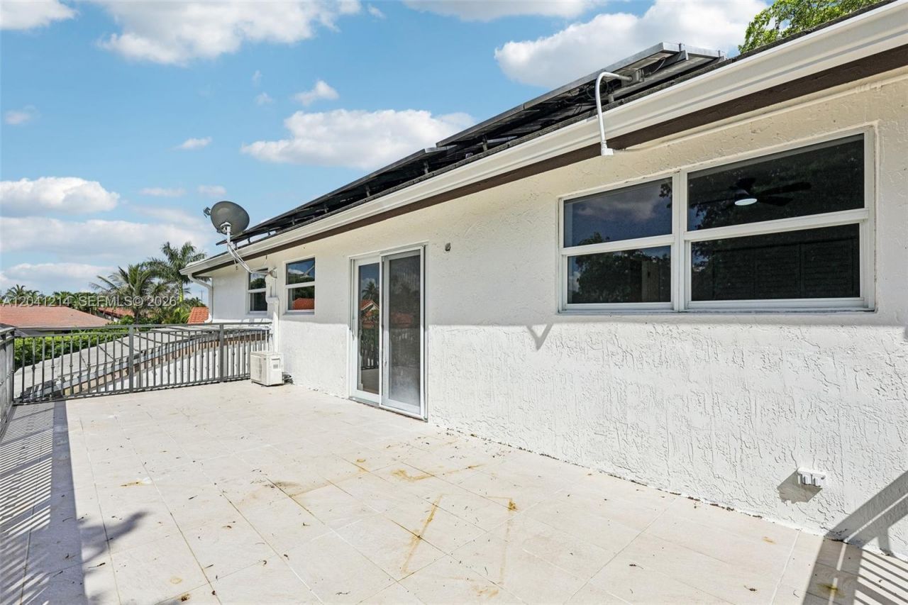 15010 E Falcons Lea Dr, Davie, FL 33331 Photo