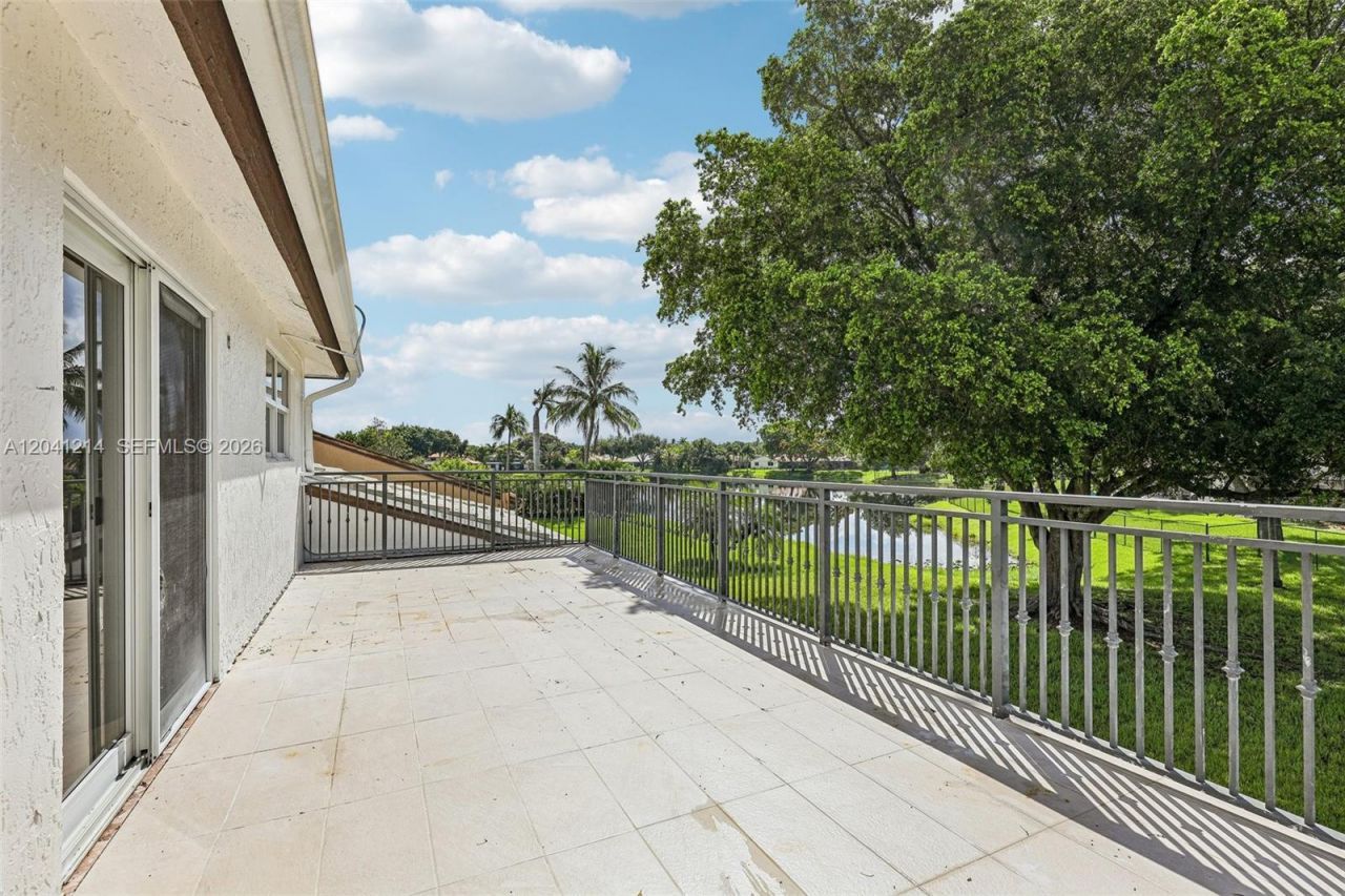 15010 E Falcons Lea Dr, Davie, FL 33331 Photo