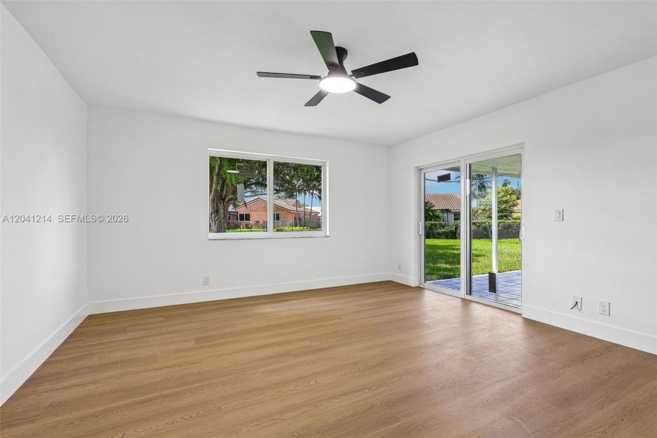 15010 E Falcons Lea Dr, Davie, FL 33331 Photo