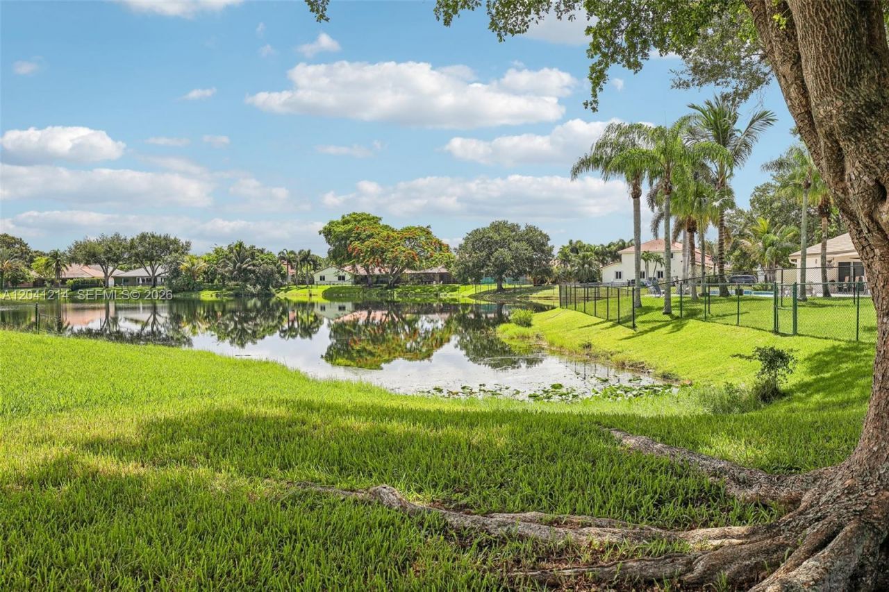 15010 E Falcons Lea Dr, Davie, FL 33331 Photo