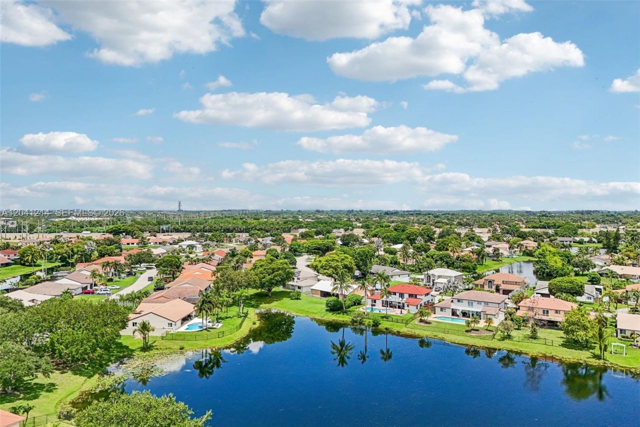 15010 E Falcons Lea Dr, Davie, FL 33331 Photo