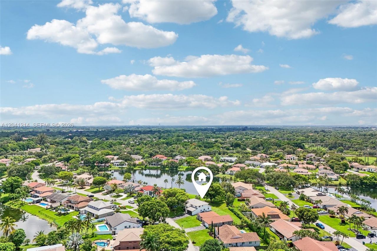 15010 E Falcons Lea Dr, Davie, FL 33331 Photo